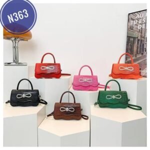 Fashionable and stylish handbags for women  casual and stylish simple and personalized retro shoulder and crossbody small square bag Code-N363