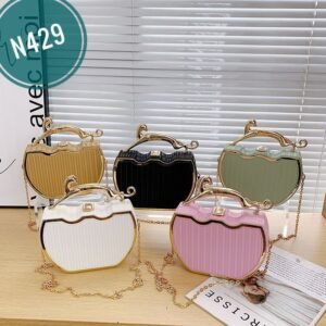 Chanel-inspired chic clip-on bag, high-quality cute chain bag, new style, girly shoulder/crossbody bag  N429