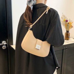 Alternative view of New Crescent Moon Bag Flap Style Fashion Shoulder Bag Niche High-End Women's Bag N425